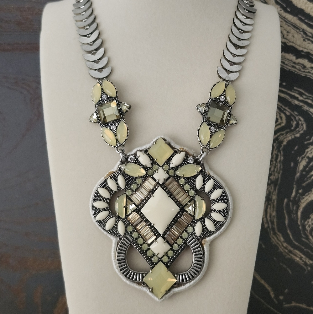 Stella & Dot Necklace and Post Earring Set - Picture 2 of 12